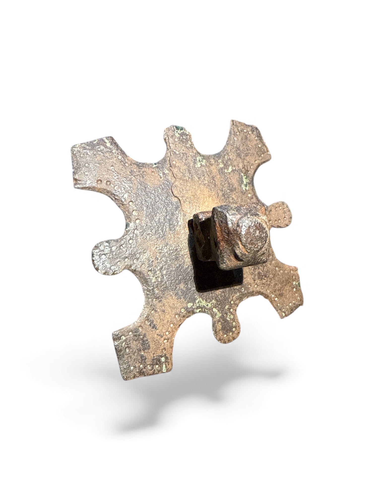 Clavo antiguo con embellecedor realizados en hierro forjado . Siglo XVII.