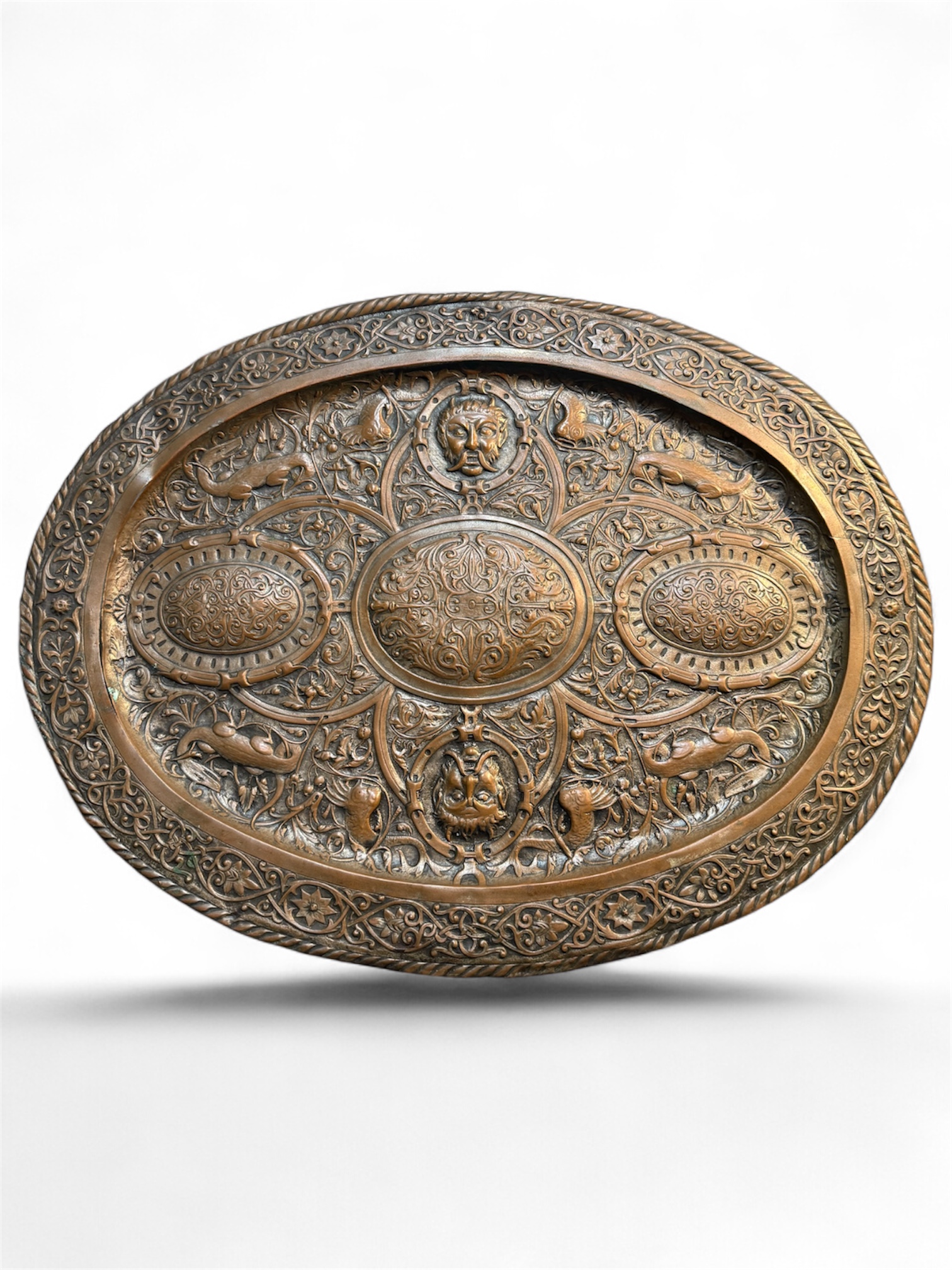 Bandeja estilo renacentista de cobre plateado